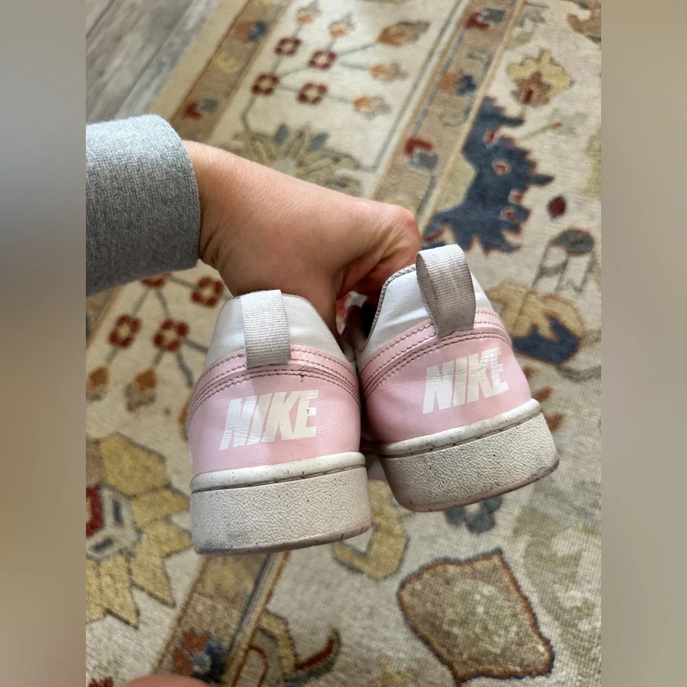 Kids Pink and White Nike sz 5Y